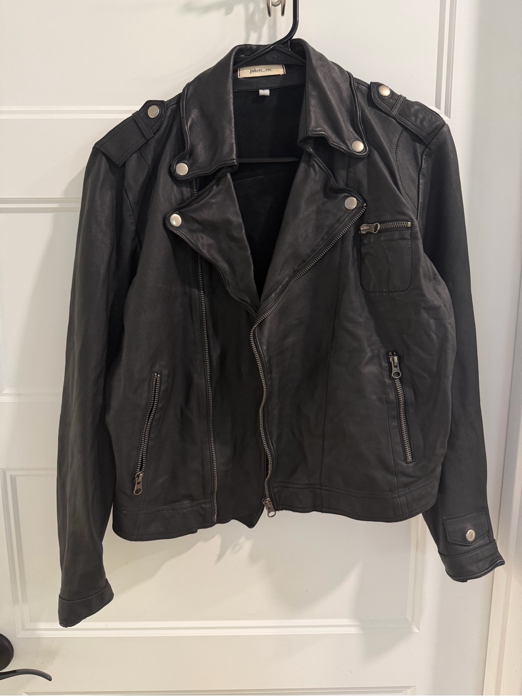Jakket Black Leather Moto Jacket - 100% Leather-Timeless Closet Staple!